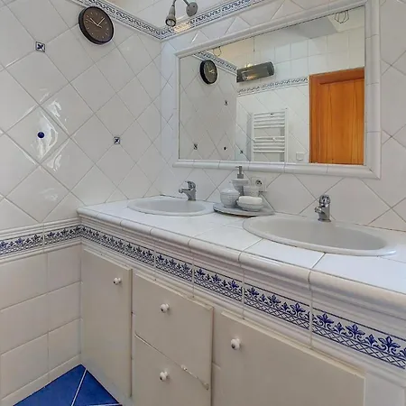 4 Bedroom Beautiful In Et Lagrave *