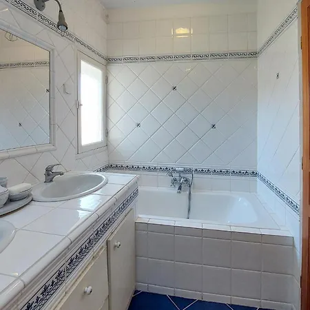 4 Bedroom Beautiful In Et Lagrave *