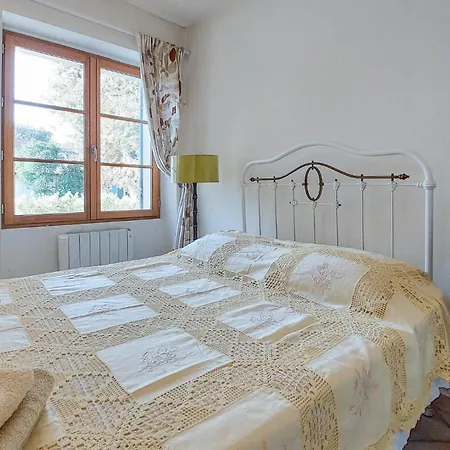 4 Bedroom Beautiful In Et Lagrave Holiday home
