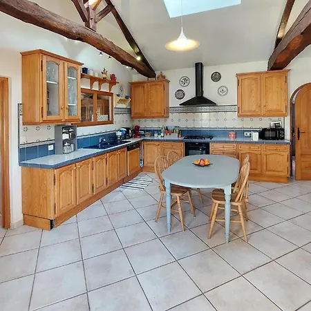 4 Bedroom Beautiful In Et Lagrave *