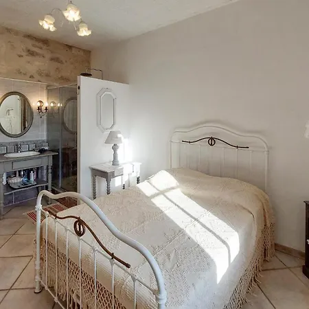 4 Bedroom Beautiful In Et Lagrave * Ambares-et-Lagrave