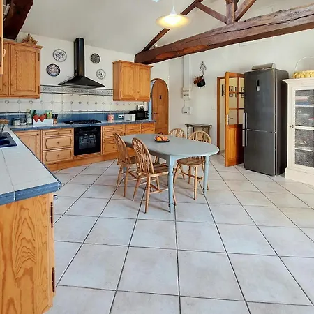 4 Bedroom Beautiful In Et Lagrave