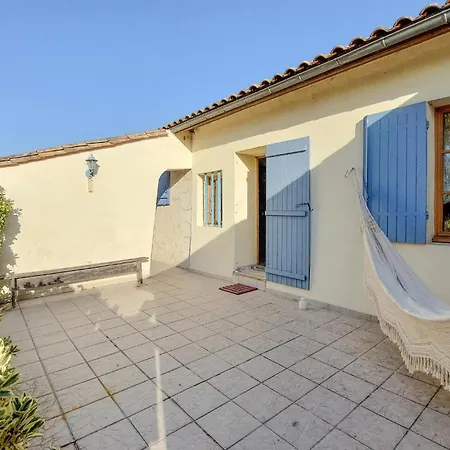 4 Bedroom Beautiful In Et Lagrave Holiday home *