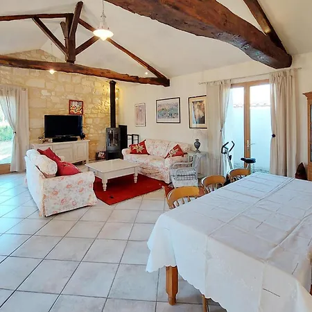 4 Bedroom Beautiful In Et Lagrave Holiday home *