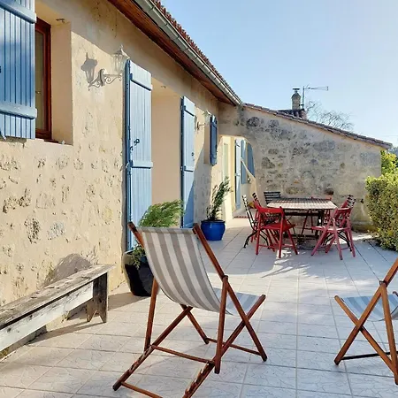 4 Bedroom Beautiful In Et Lagrave Holiday home *